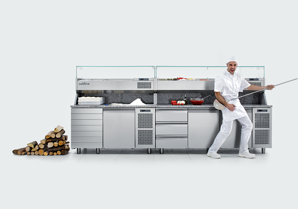 Tavolo refrigerato pizzeria con vetrina porta ingredienti Coldline Tavolo refrigerato pizzeria con vetrina Coldline